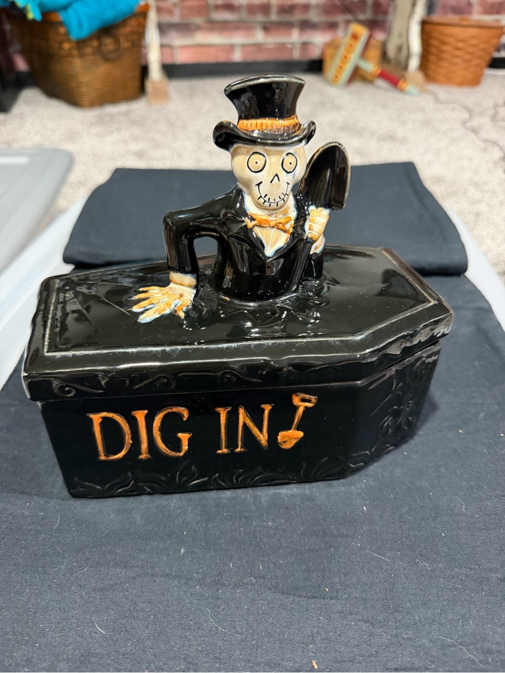 Yankee candle Boney Bunch “Dig In' Halloween Treat Jar - Ceramic Candy Container